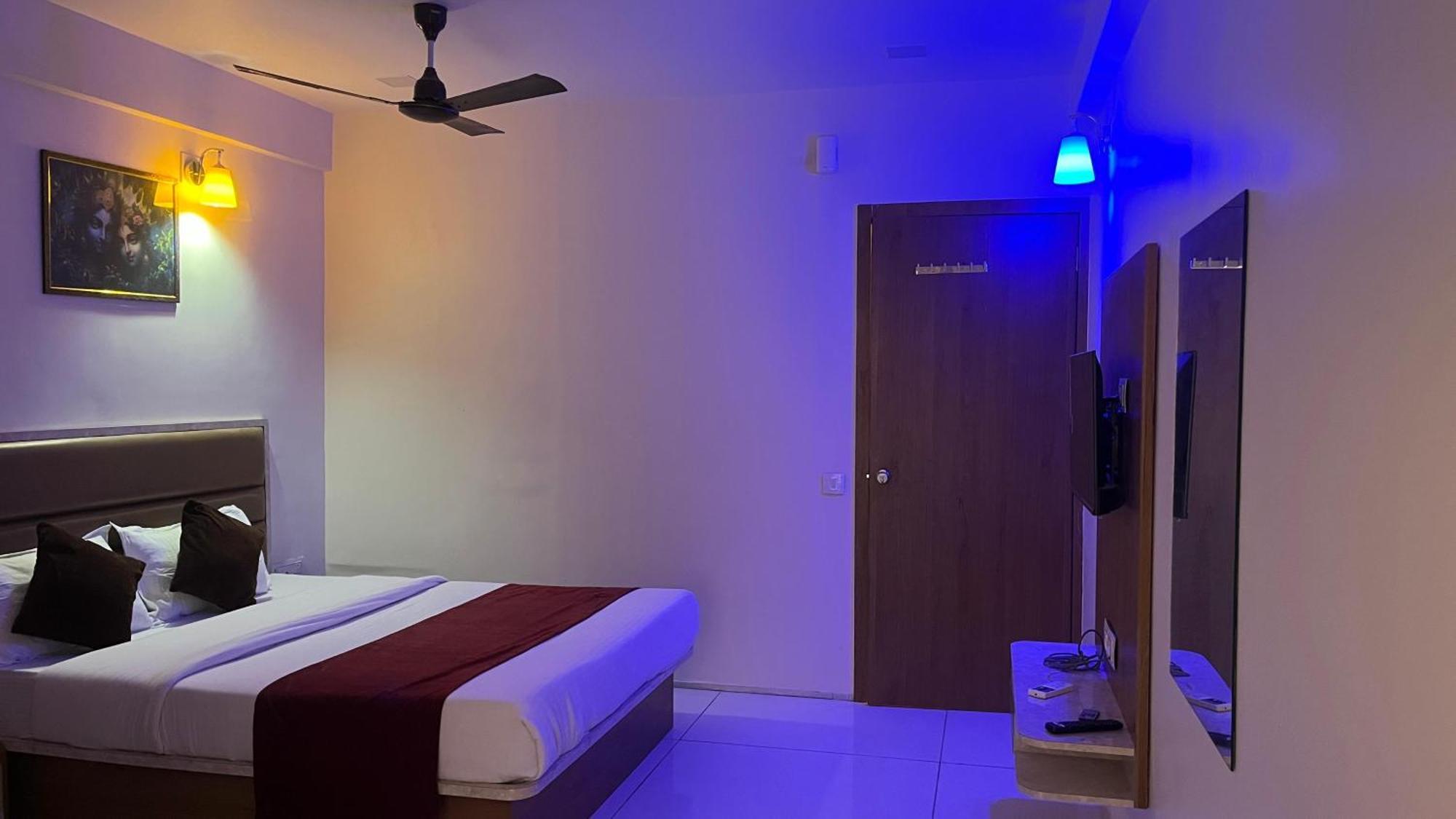 Shreehariom Hotel